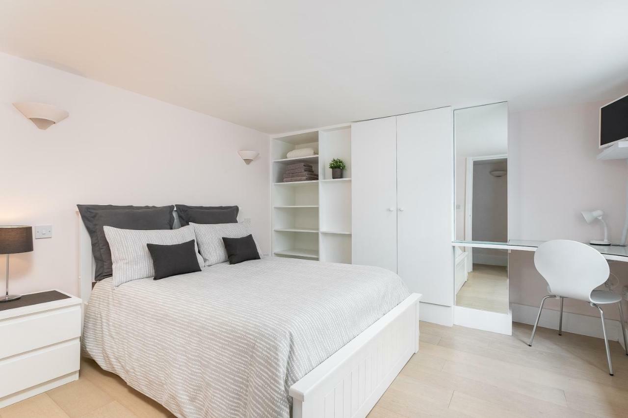 Apartment With Private Patio, And Park Across The Road (Adults Only) London Exterior photo