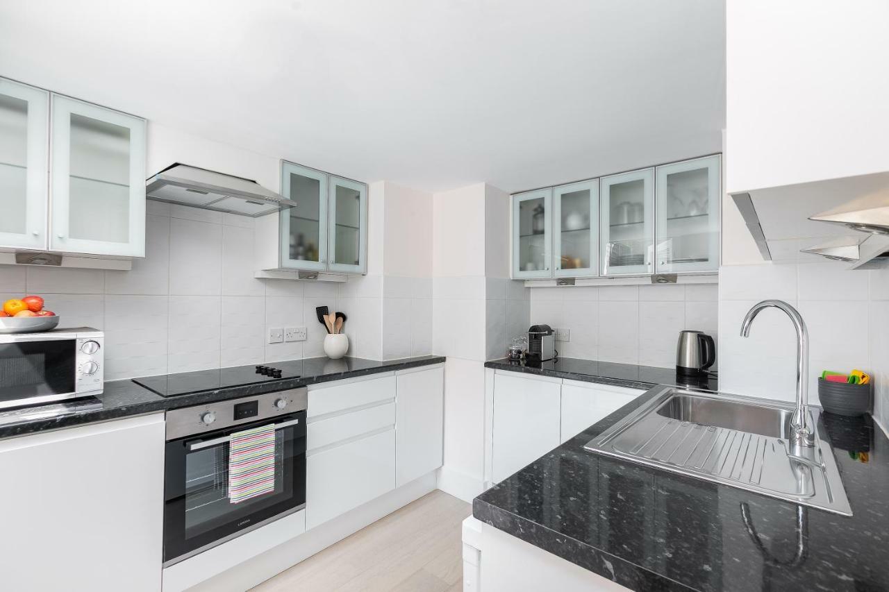 Apartment With Private Patio, And Park Across The Road (Adults Only) London Exterior photo