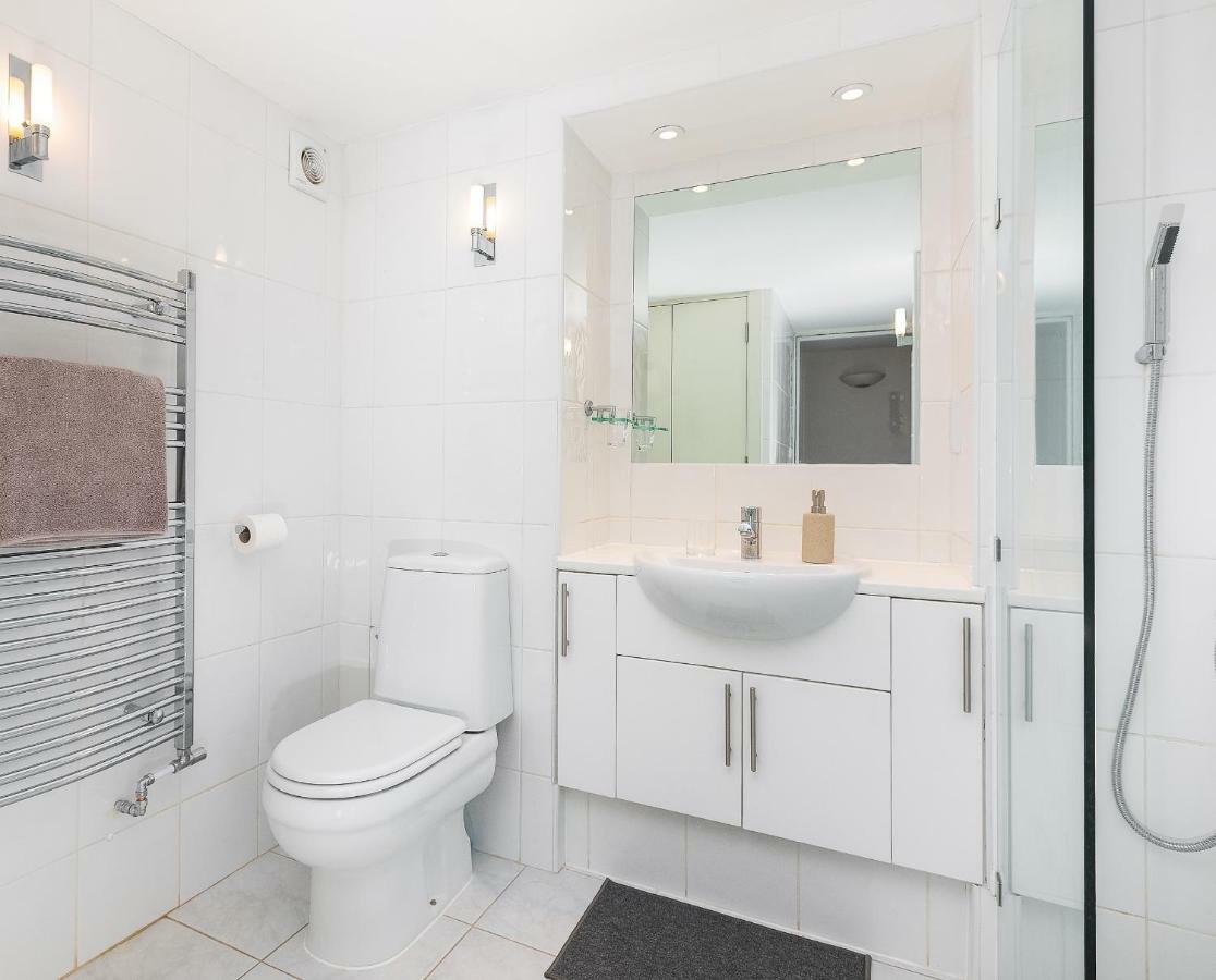 Apartment With Private Patio, And Park Across The Road (Adults Only) London Exterior photo