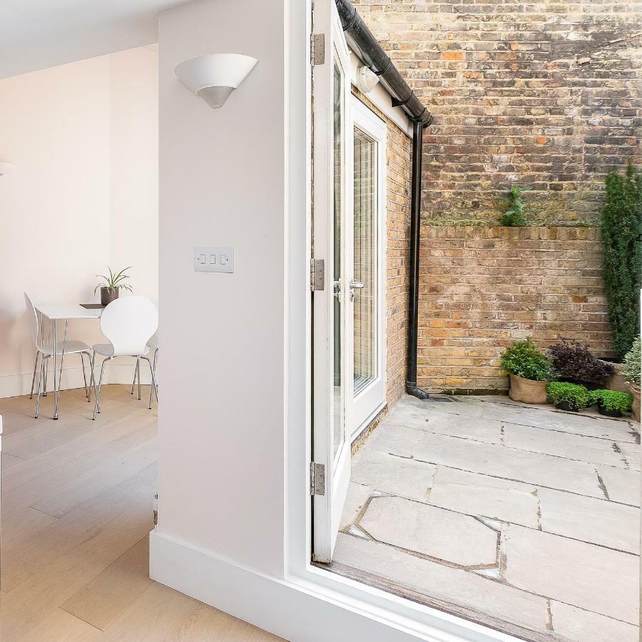 Apartment With Private Patio, And Park Across The Road (Adults Only) London Exterior photo